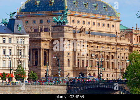 Repubblica Ceca, Praga - il Teatro Nazionale. Foto Stock