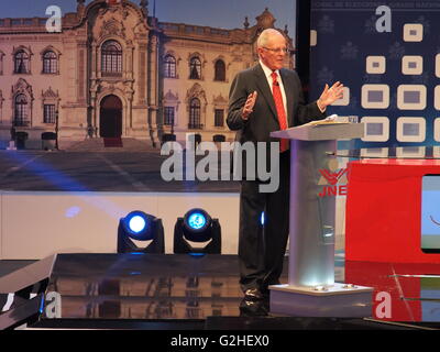 Il Perù. 29 Maggio, 2016. Pedro Pablo Kuczynski, candidato presidenziale, presenta le sue proposte nel secondo e ultimo dibattito presidenziale prima del secondo turno delle elezioni generali in Perù Credito: Carlos García Granthon/Alamy Live News Foto Stock