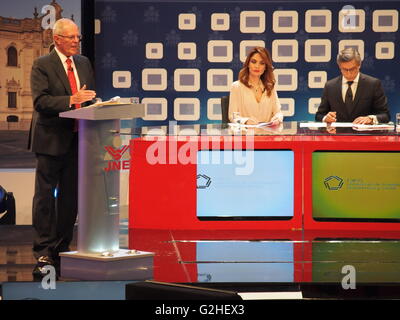 Il Perù. 29 Maggio, 2016. Pedro Pablo Kuczynski, candidato presidenziale, presenta le sue proposte nel secondo e ultimo dibattito presidenziale prima del secondo turno delle elezioni generali in Perù Credito: Carlos García Granthon/Alamy Live News Foto Stock