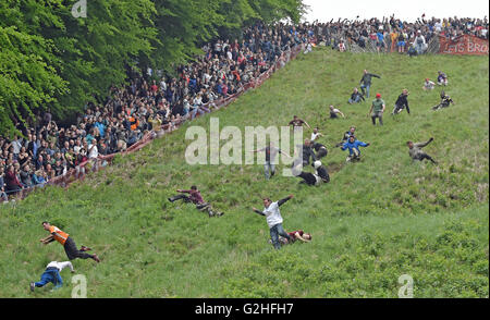 Gloucester, Regno Unito. Il 30 maggio 2016. Formaggio annuale evento di rotolamento a Coopers Hill Gloucestershire Data 30/05/2016 Ref: Credito: charlie bryan/Alamy Live News Foto Stock