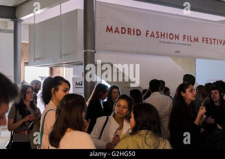 Madrid, Spagna, 30 maggio 2016. Pubblico in l inaugurazione di Madrid Fashion Film Festival in Cuartel Conde Duque, Madrid, Spagna. Credito: Enrique Davó/Alamy Live News Foto Stock