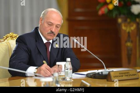 Astana (Kazakhstan). 31 Maggio, 2016. Il Presidente bielorusso Alexander Lukashenko durante l'Unione Economica Eurasiatica vertice annuale Consiglio Supremo incontro Maggio 31, 2016 in Astana (Kazakhstan). Credito: Planetpix/Alamy Live News Foto Stock