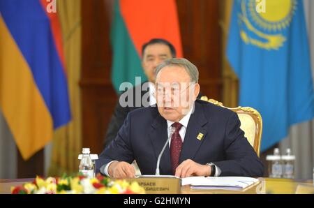 Astana (Kazakhstan). 31 Maggio, 2016. Kazakistan il presidente Nursultan Nazarbayev durante l'Unione Economica Eurasiatica vertice annuale Consiglio Supremo incontro Maggio 31, 2016 in Astana (Kazakhstan). Credito: Planetpix/Alamy Live News Foto Stock