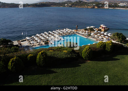 Atene, Grecia. 31 Maggio, 2016. Astir Palace Hotel saled per 400 milioni di euro per il ''Repubblica Ellenica Asset del Fondo di sviluppo((HRADF)''. Il fondo rappresenta gli investitori dalla Turchia, Abu Dhabi, Dubai, Kuwait e altri emirati. Astir Palace è situato a Vouliagmeni, una zona di mare ad una ventina di chilometri a sud di Atene. Si tratta di 75 acri penisola piena di alberi di pino. Il complesso del resort include due Hotel Arion, a Luxury Collection Resort & Spa e il Westin Athens. © Aristidis Vafeiadakis/ZUMA filo/Alamy Live News Foto Stock