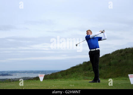 Isola di Purbeck Golf Club, Dorset, Regno Unito, 31 maggio 2016. Arthur Leonard drives dalla settima buca durante il secondo round del Jamega Pro Golf Tour all'Isola di Purbeck Golf Club, Inghilterra. Credito: David Partridge / Alamy Live News Foto Stock