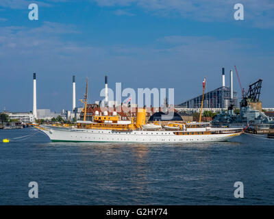 Il danese Royal Yacht Dannebrog , il porto di Copenaghen, Copenaghen, Danimarca, Europa Foto Stock