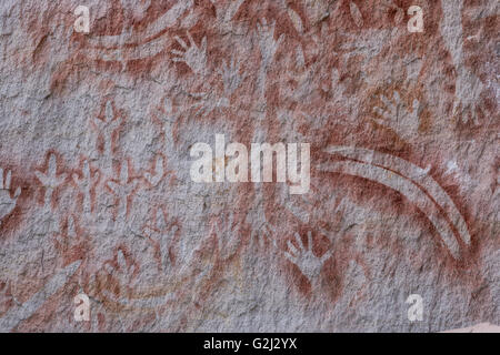 Arte rupestre aborigena australiana a Carnarvon Gorge, Queensland, Australia Foto Stock