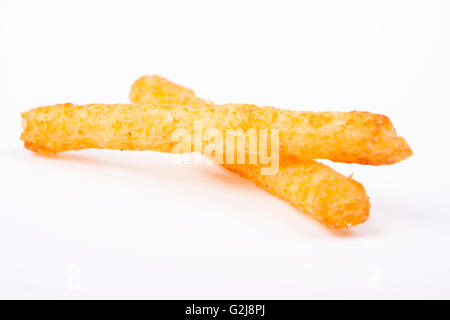 Due speziato patatine fritte su sfondo bianco Foto Stock