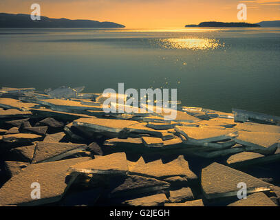 La molla di ghiaccio sul Lago Superior Rossport Ontario Canada Foto Stock