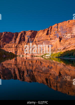 Il fiume Colorado Scenic vista mentre il Rafting Foto Stock