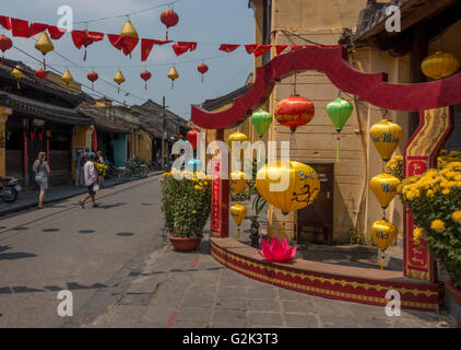 Decorato in maniera colorata strade sono famosi in Hoi An, Vietnam Foto Stock