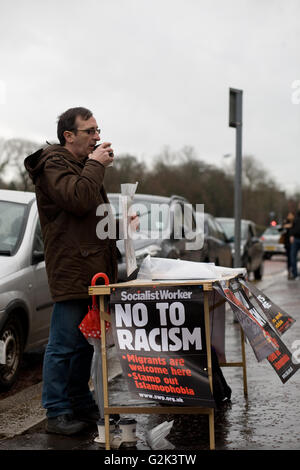 La cultura marzo ha avuto luogo a Cardiff il 6 febbraio in segno di protesta contro il Consiglio di Cardiff's £700.000 arts tagli di bilancio. Foto Stock