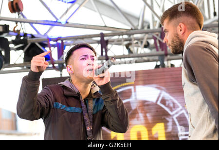 MC spagnolo 'Neyko' canta al freestyle battle 'RedBull Batalla de Los Gallos' in Leon (Spagna) il 29 maggio 2016. Foto Stock