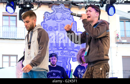 MC spagnolo 'Neyko' canta al freestyle battle 'RedBull Batalla de Los Gallos' in Leon (Spagna) il 29 maggio 2016. Foto Stock