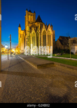 Sint Niklaaskerk, Chiesa di San Nicholas, centro storico, crepuscolo, Gand, Fiandre, in Belgio Foto Stock