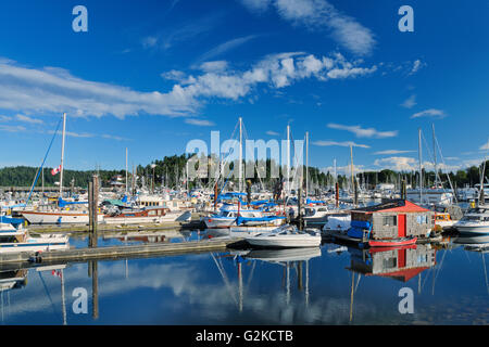 Barche in marina sulla costa del sole Gibsons della Columbia britannica in Canada Foto Stock