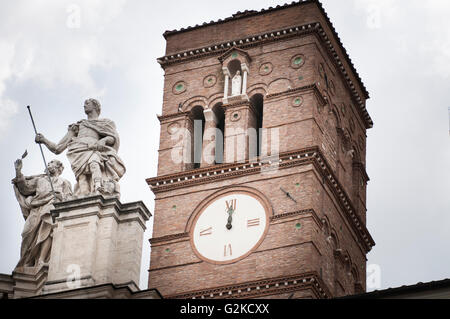 Particolare della facciata della Basilica di Santa Croce in Gerusalemme Foto Stock