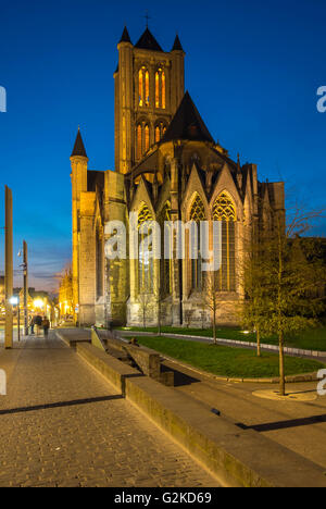 Sint Niklaaskerk, Chiesa di San Nicholas, centro storico, crepuscolo, Gand, Fiandre, in Belgio Foto Stock