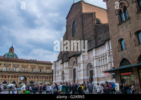 Basilica di San Petronio in Piazza Maggiore, Bologna, capoluogo della Regione Emilia Romagna in Italia. Foto Stock