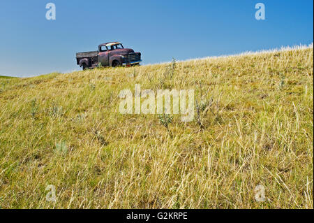 Vecchio truch abbandonato il vecchio casale vicino al grande castoro Saskatchewan Canada Foto Stock