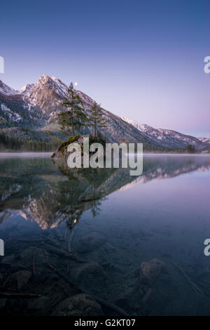 Alba sul lago "Hinter', Alta Baviera in Germania Foto Stock