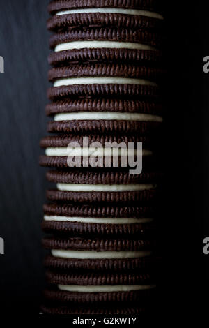 Pila di Oreo Cookie, Close-Up Foto Stock