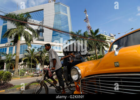 INDIA Westbengal Calcutta Kolkata, Salt Lake settore V , il nuovo mozzo con aziende come BPO, call center, lo sviluppo del software , tecnologia e comunicazione / Indien Westbengalen, Megacity Kolkata Kalkutta , Salt Lake - Settore V , ein neues Zentrum der Informationstechnologie Kommunikation BPO Callcenter und Software-Entwicklung Foto Stock