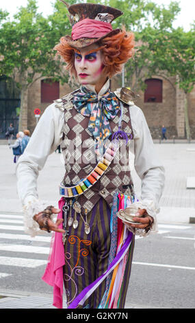 Mad hatter artista di strada su la Rambla a Barcellona, Catalogna, Spagna Foto Stock