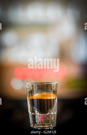 Espresso shot, circa 1 Oz, in vetro Foto Stock