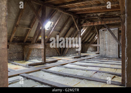 All'interno del quadro del tetto, penthouse prima di costruzione Foto Stock