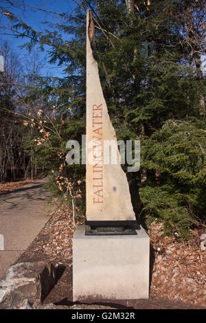 Ingresso segno a Fallingwater, Frank Lloyd Wright casa in Pennsylvania Foto Stock