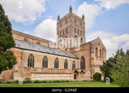 Il lato sud della Chiesa Abbaziale di Santa Maria Vergine, Tewkesbury, Gloucestershire, Inghilterra. Foto Stock