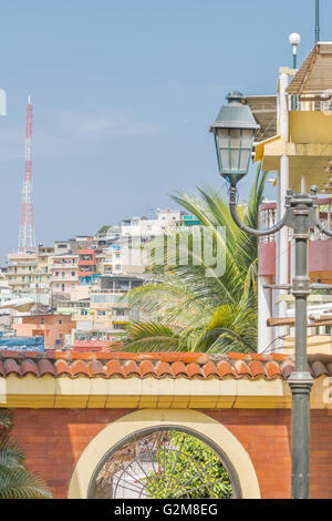 GUAYAQUIL, ECUADOR, ottobre - 2015 - case a Cerro Santa Ana, una attrazione turistica di Guayaquil, Ecuador. Foto Stock