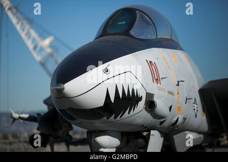 Grumman fighter F14A Tomcat sulla USS Hornet, in Alameda California. Foto Stock