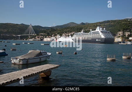 DUBROVNIK CROAZIA il porto di Gruz e Cruise Ship Terminal appena fuori la città di Dubrovnik Croazia Foto Stock