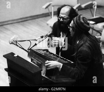 Allen Ginsberg con Peter orlovsky,1966 Foto Stock