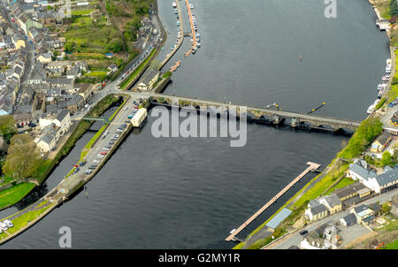 Vista aerea, Killaloe Co.Clare e verso Ballina Co Tipperary sul fiume Shannon, bridge, County Clare, Tipperary, Irlanda, Foto Stock