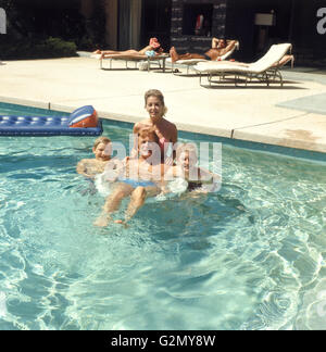 Kirk Douglas e famiglia Foto Stock