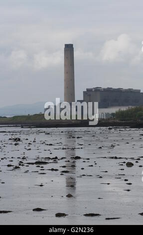 Di Longannet stazione di potenza riflessa a bassa marea Scozia Maggio 2016 Foto Stock