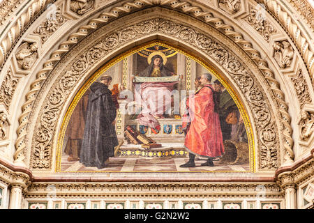 Il Duomo di Firenze, Cattedrale di Santa Maria del Fiore, Mosaico sulla parete esterna, Firenze, Toscana, Italia Foto Stock