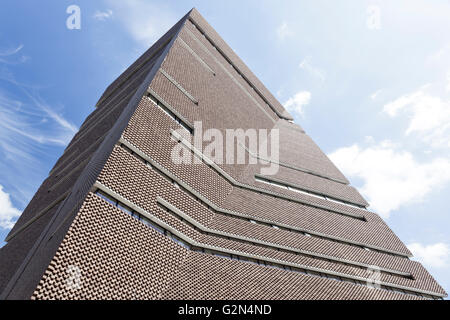 Tate Modern interruttore di estensione di casa a Londra è una ziggurat-come edificio. Foto Stock