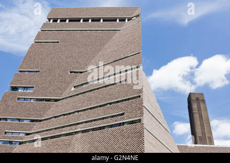 Tate Modern interruttore di estensione di casa a Londra è una ziggurat-come edificio. Foto Stock