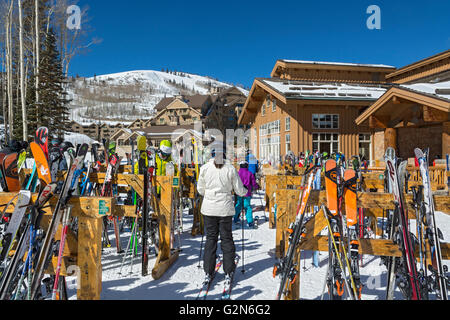 Utah, Park City, Deer Valley Resort, Impero Canyon Lodge, Montage Hotel and Residences in background Foto Stock