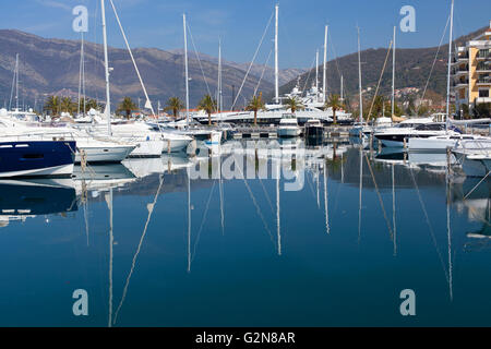 Yacht in marina Porto Montenegro Foto Stock