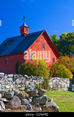 Granaio rosso nella campagna vicino a Keene, New Hampshire, Stati Uniti d'America. Foto Stock