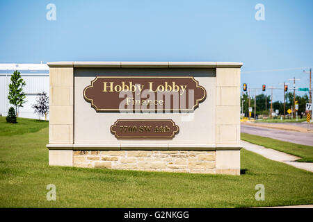 Hobby Lobby monumento pubblicità segno il dipartimento delle finanze a 7707 SW 44th street, Oklahoma City, Oklahoma, Stati Uniti d'America. Foto Stock