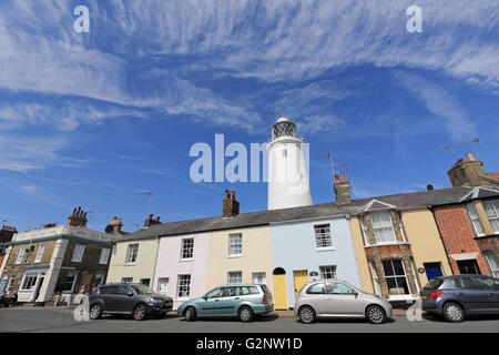 Grazioso cottage terrazzati su St James's Terrace e il faro di Southwold Inghilterra Suffolk REGNO UNITO Foto Stock