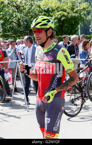 Farra d'Alpago lago di Santa Croce, Italia - 21 Maggio 2016: stadio 14 Filippo Pozzato del team Wilier Triestina l'inizio Foto Stock