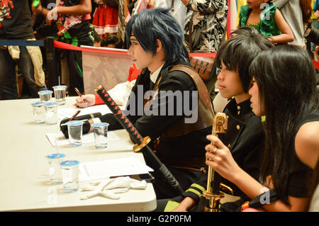 Giudici cosplay concorrenza nel mondo vivente mall, Tangerang, Indonesia Foto Stock