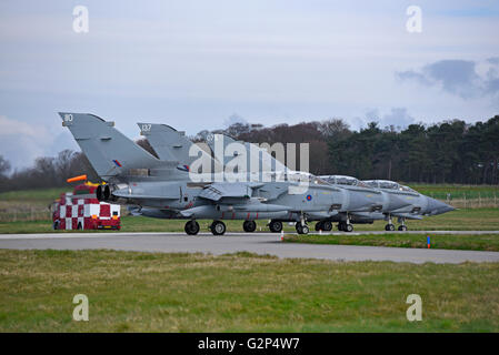 Panavia GR4 Tornados a RAFLossiemouth Scozia. SCO 10,386. Foto Stock